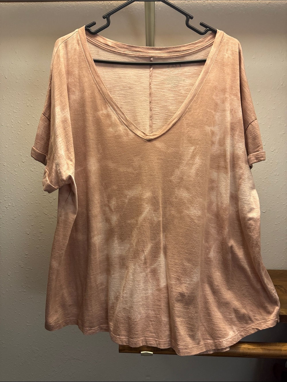 Relaxed V-Neck Short Sleeve Tee in Dusty Rose